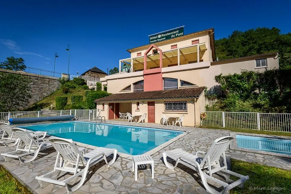 Logis Hotel Restaurant Du Pont アンビアレ