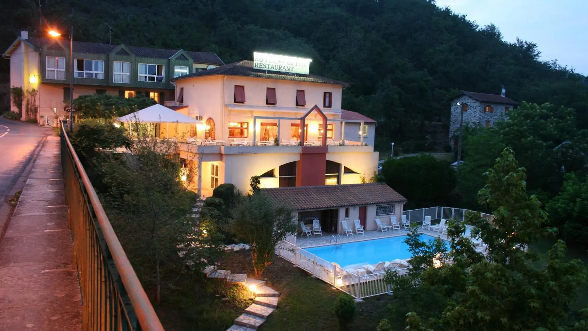 Logis Hotel Restaurant Du Pont Ambialet