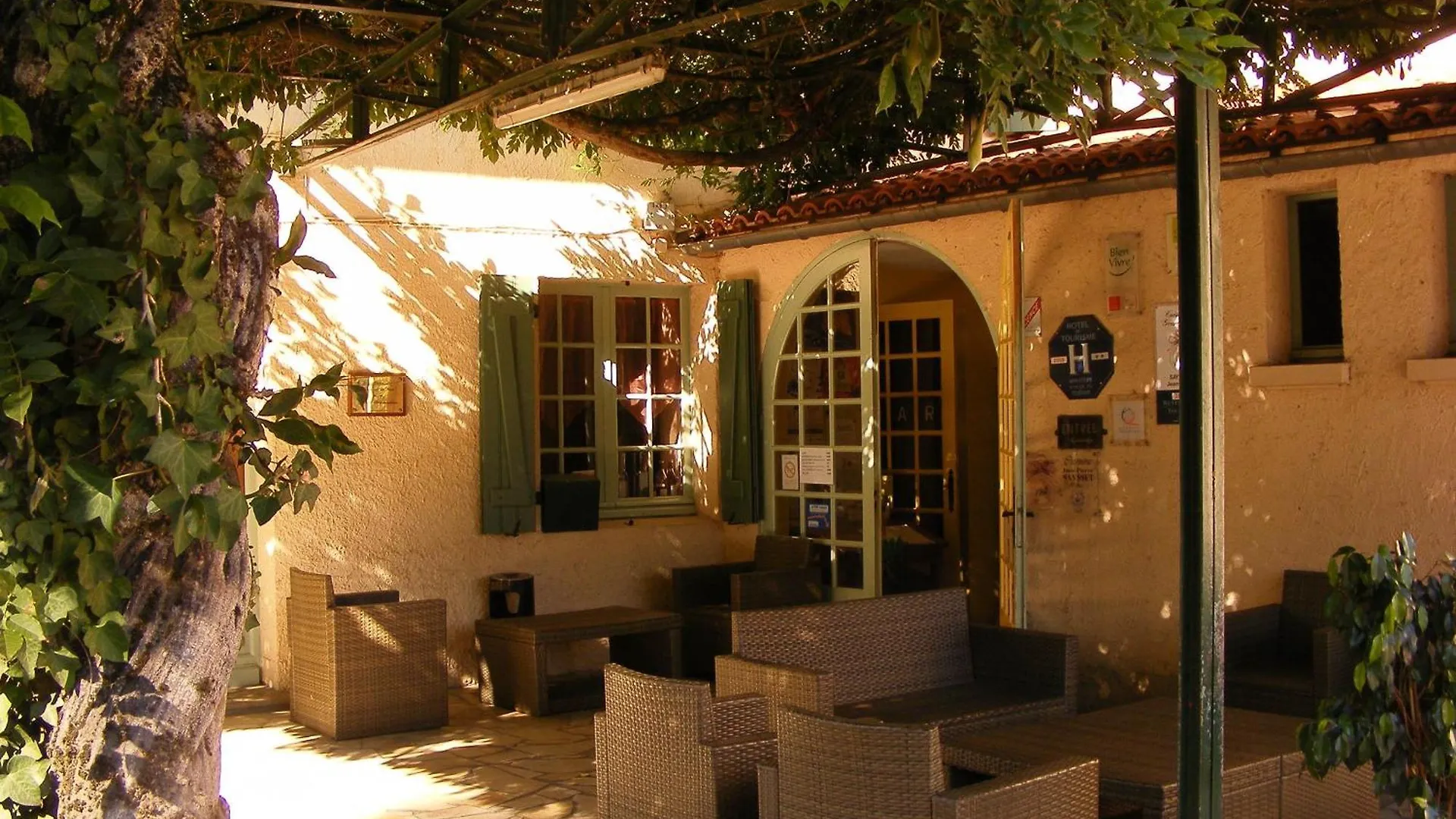 Logis Hotel Restaurant Du Pont Ambialet France