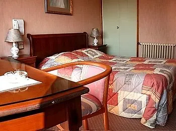 Logis Hotel Restaurant Du Pont アンビアレ